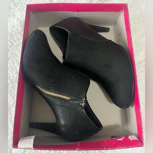 Size 7.5 Womens Boot Heels - lightly worn